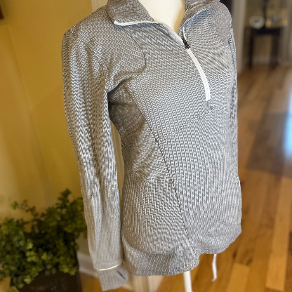 Lululemon Gray Herringbone Quarter-Zip Runners Pullover for Women - Picture 3 of 14